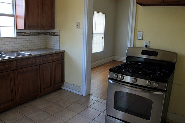 Primary Photo - 2908 Truxillo St
