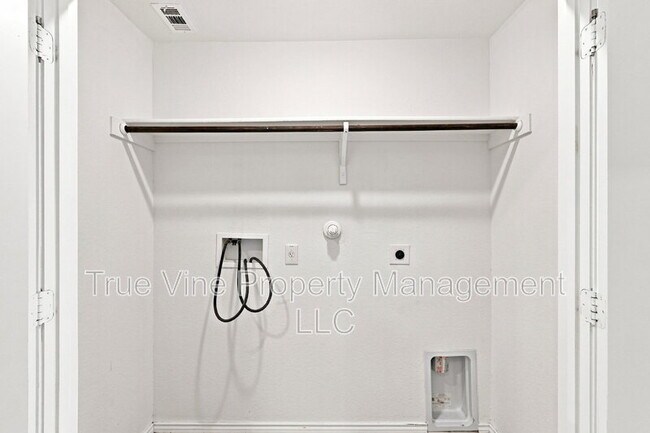 Building Photo - 2906 Millikan Dr