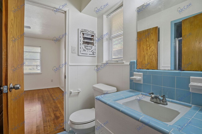 Building Photo - 8708 Barclay St