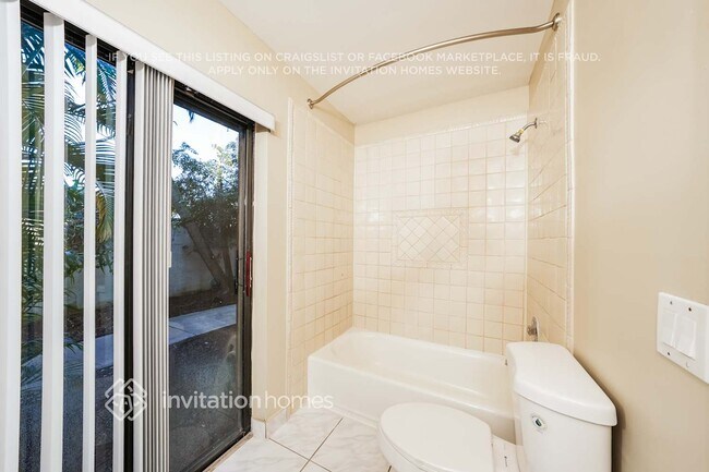 Building Photo - 2703 SW 5th St