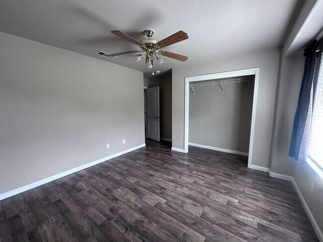 Building Photo - NW Visalia Home Coming Soon!