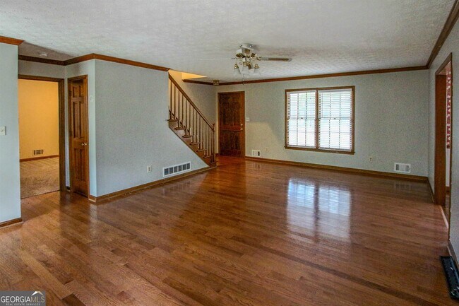 Building Photo - 481 New Hope Rd