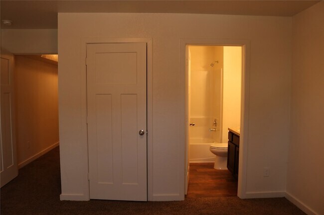 Building Photo - 10535 Mills Rd