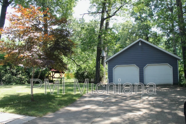 Building Photo - 52554 Kenilworth Rd