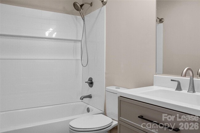 Building Photo - 300 E Gold St