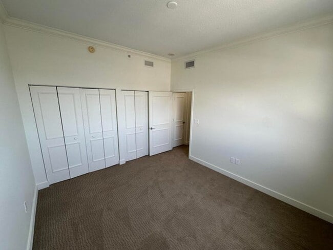 Building Photo - 1551 N Flagler Dr