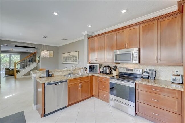 Building Photo - 1109 NE 16th Ave