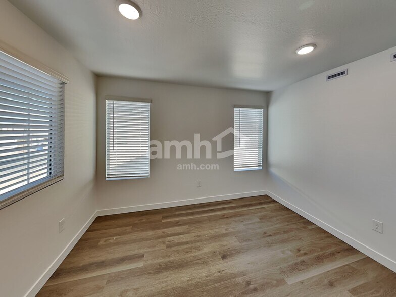 Building Photo - 25550 N 185th Ave