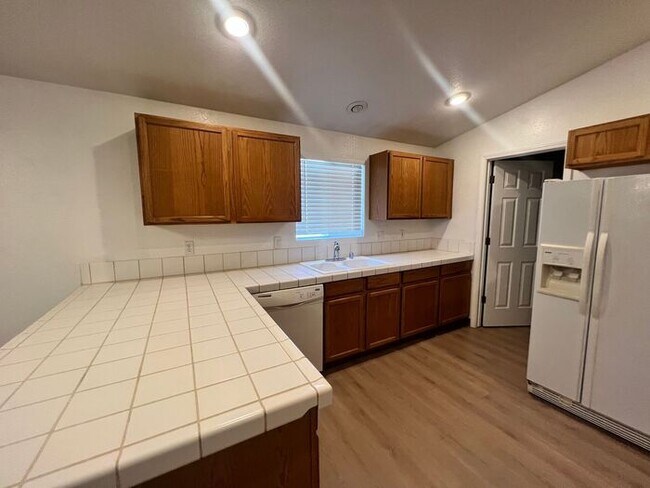 Building Photo - 1585 Roma Ct