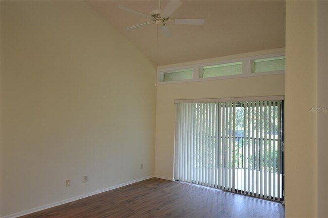 Building Photo - 226 Woodlake Wynde