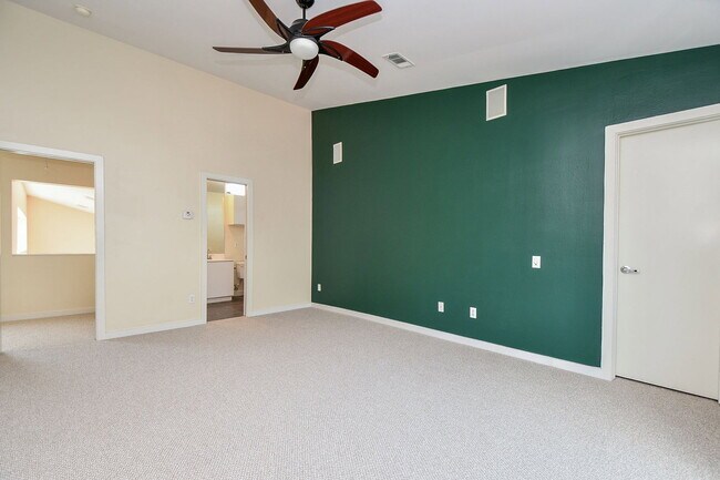 Building Photo - 824 Robin St