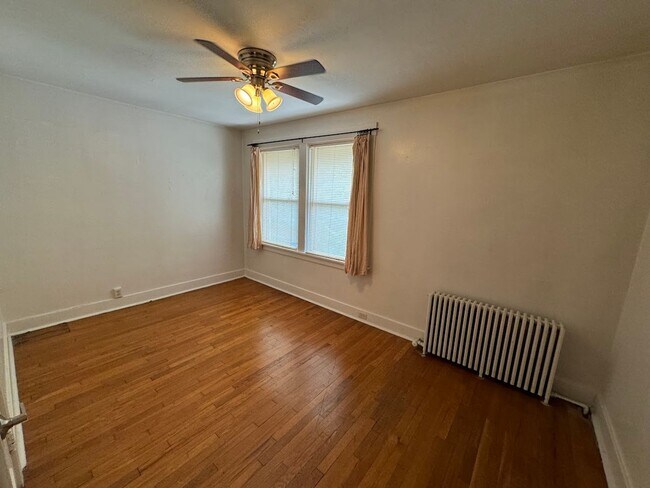 Building Photo - Great two story townhouse in the heart of Squirrel Hill!