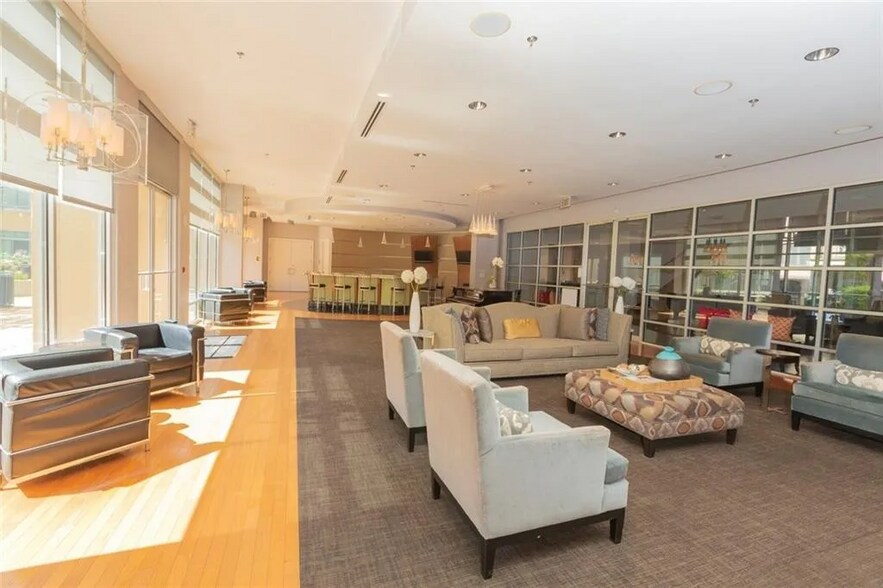 Building Photo - 711 Cosmopolitan Dr NE