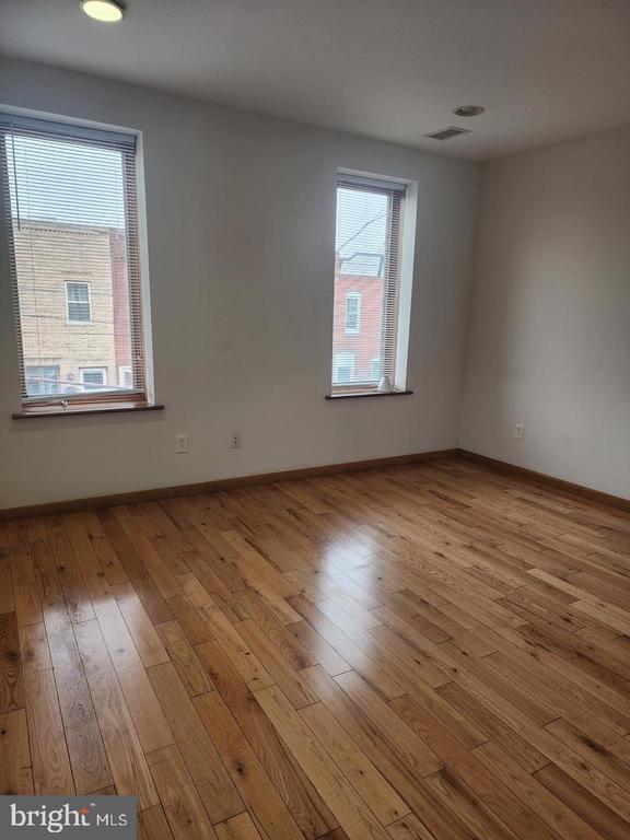 Building Photo - 1426 W Shunk St