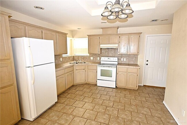 Building Photo - 17 West Dr