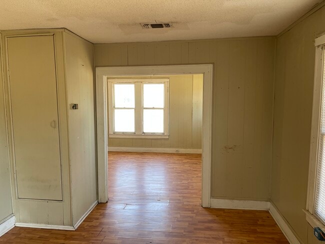 Building Photo - 220 N Main St