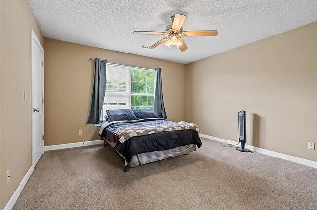 Building Photo - 9001 SW Gala Dr