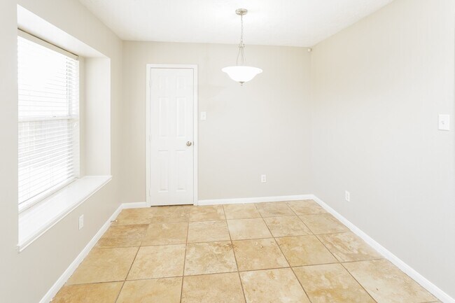 Building Photo - 32034 Ashton Ln