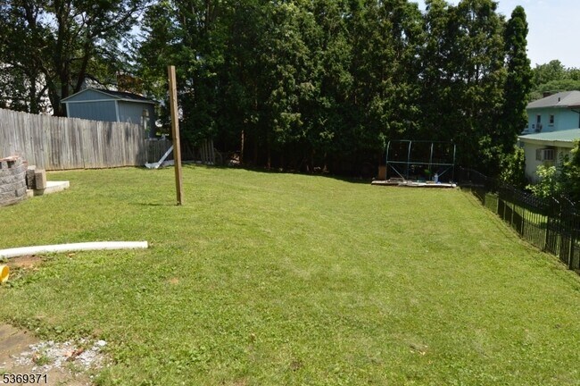 Building Photo - 923 Hillside Rd