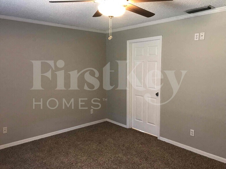 Building Photo - 1609 Whiting St SE