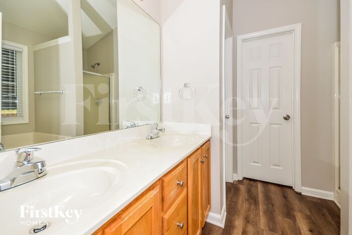 Building Photo - 543 Autumn Ridge Dr