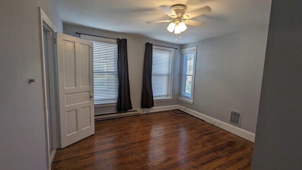 Building Photo - 321 W Biddle St