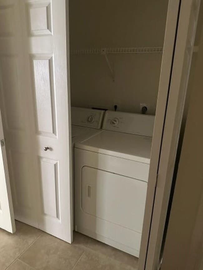 Building Photo - 406 Buttonwood Pl