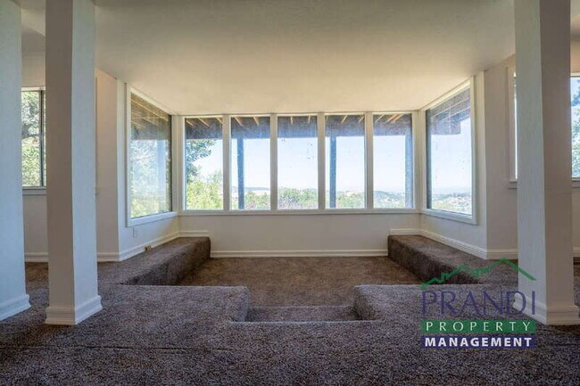 Building Photo - 645 Fawn Dr