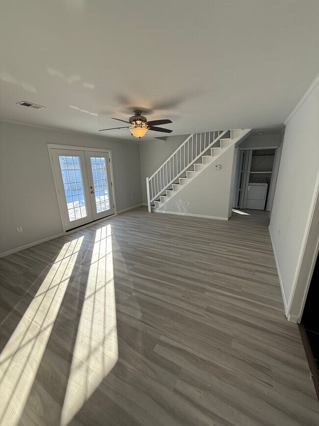 Building Photo - Fantastic 4 Bedroom 2 Bath Expanded Home