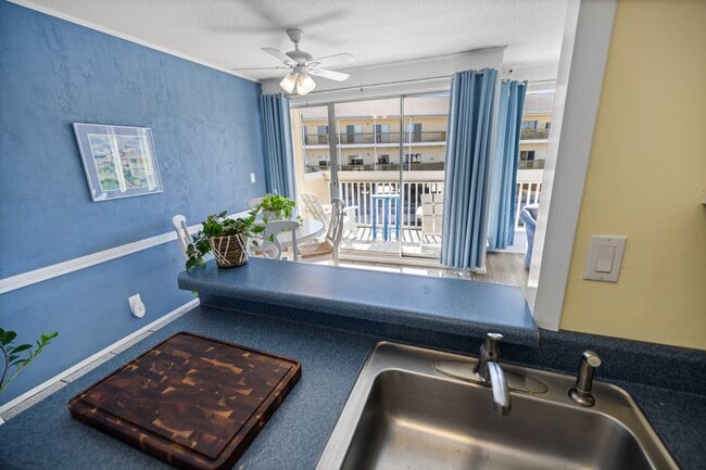 Building Photo - 775 Gulf Shore Dr