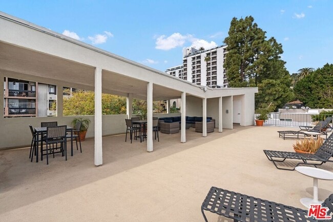 Building Photo - 960 Larrabee St