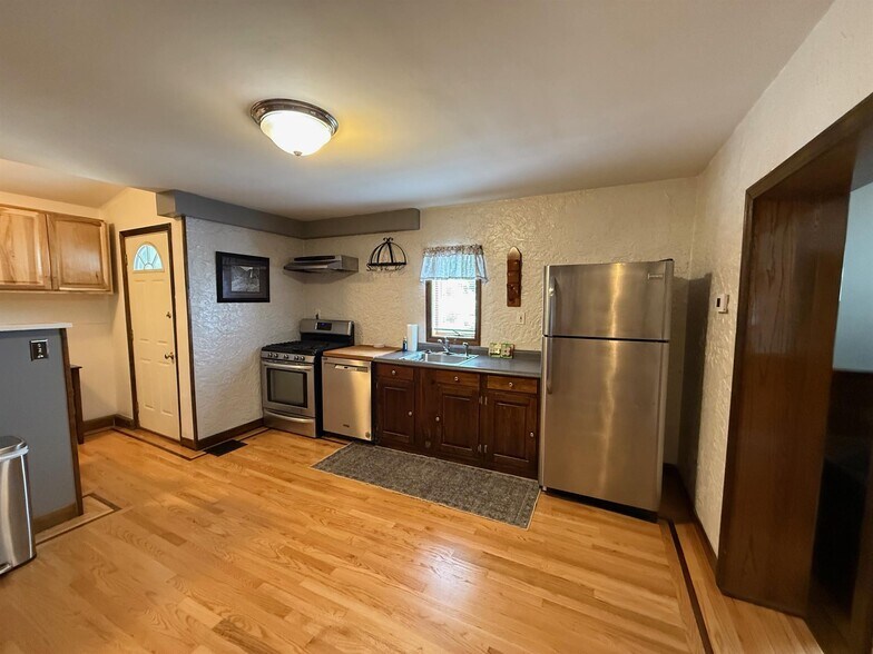 Primary Photo - 19 Pitman St