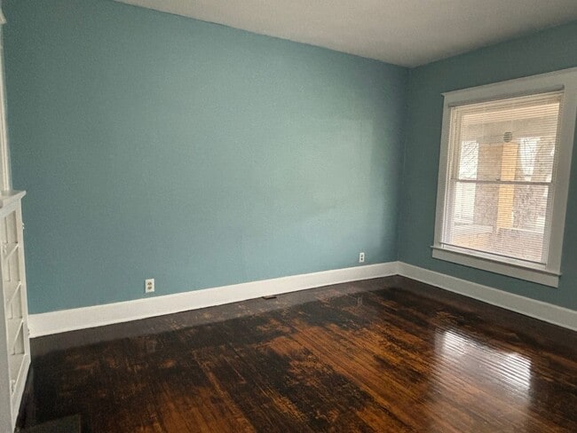 Building Photo - AVAILABLE NOW! Charming 3-Bed, 1-Bath Historic Duplex in Indianapolis!