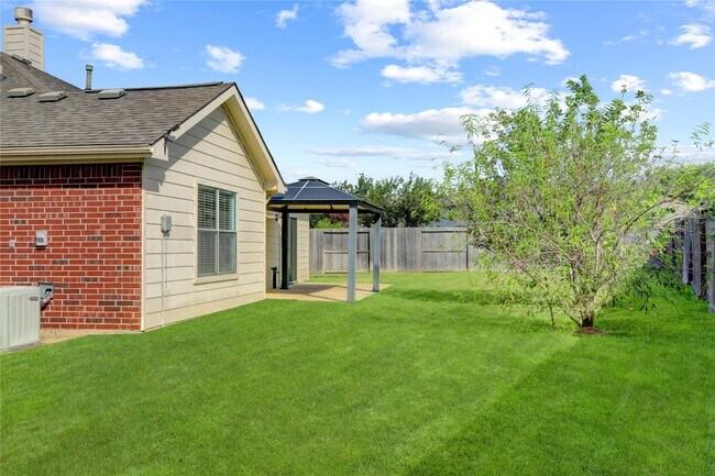 Building Photo - 5503 Gatesprings Ln