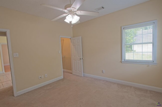 Building Photo - 141 Gleneagle Dr