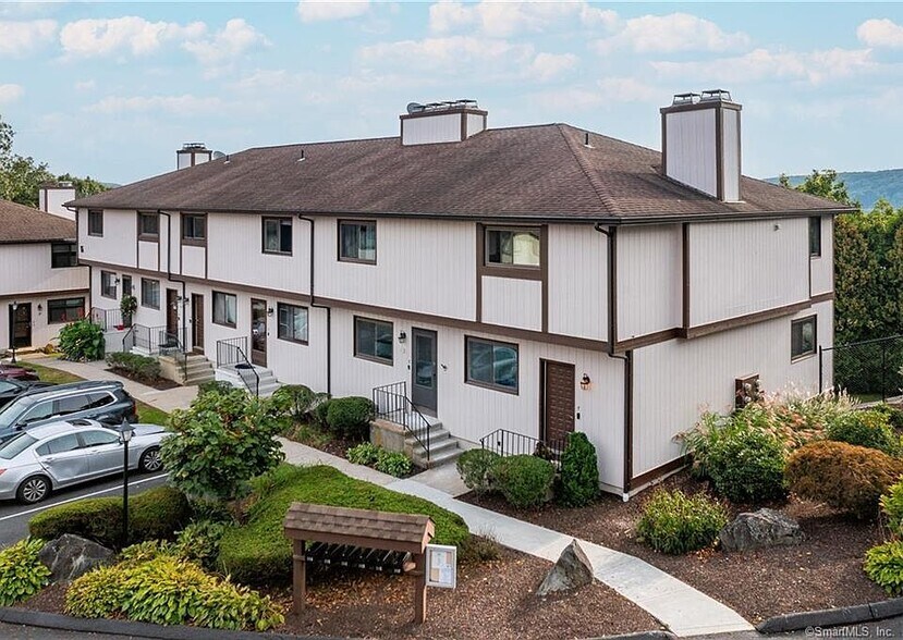 Primary Photo - 27 Crows Nest Ln