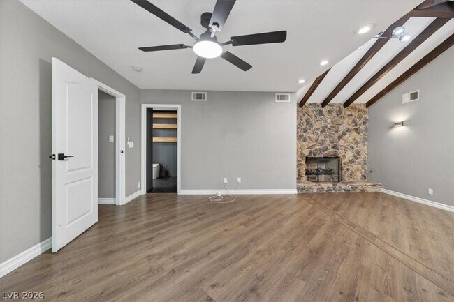 Building Photo - 3137 Bel Air Dr