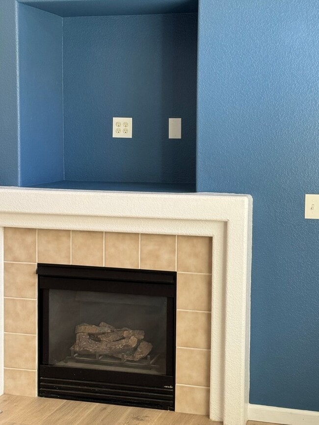Building Photo - Charming 2BR Townhome in Brighton
