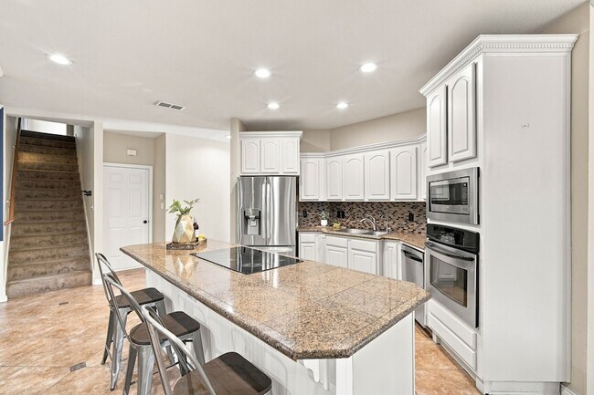Building Photo - 7030 Pecan Creek Cir