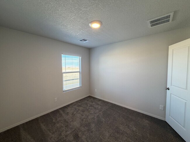 Building Photo - 6118 Chicago Dr SE