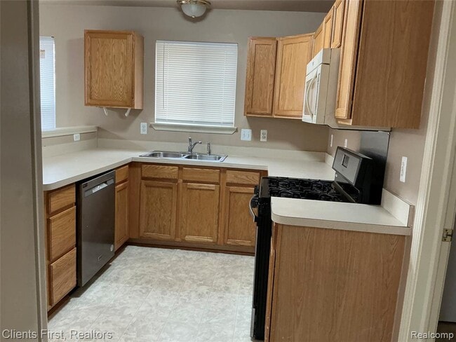 Building Photo - 48161 Nottinghill Ln