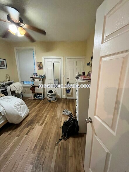 Building Photo - 731 Parker St