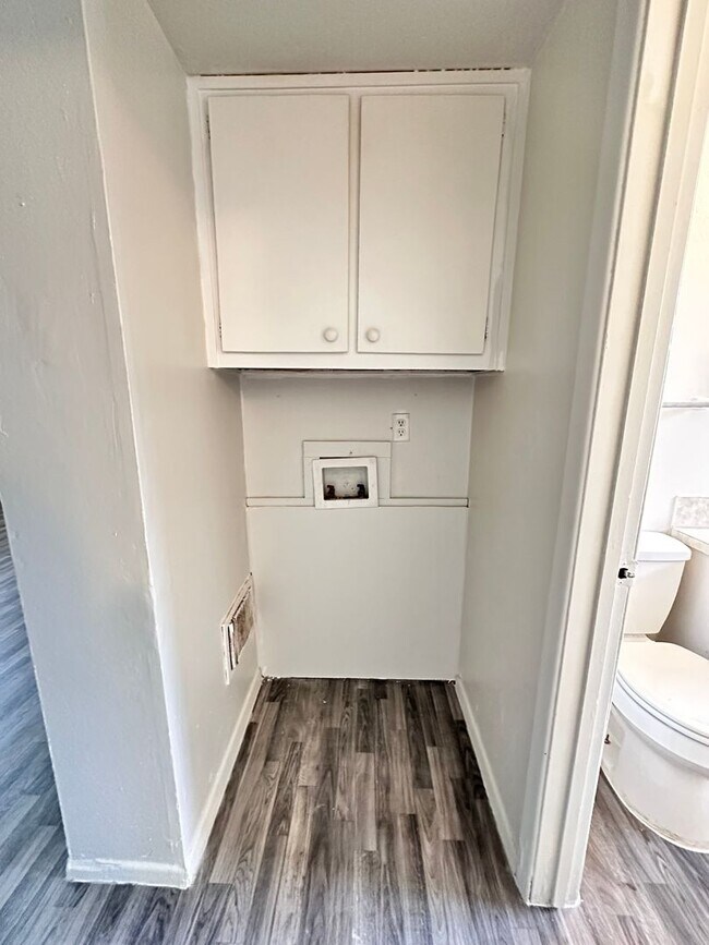 Building Photo - 3215 Morris St NE