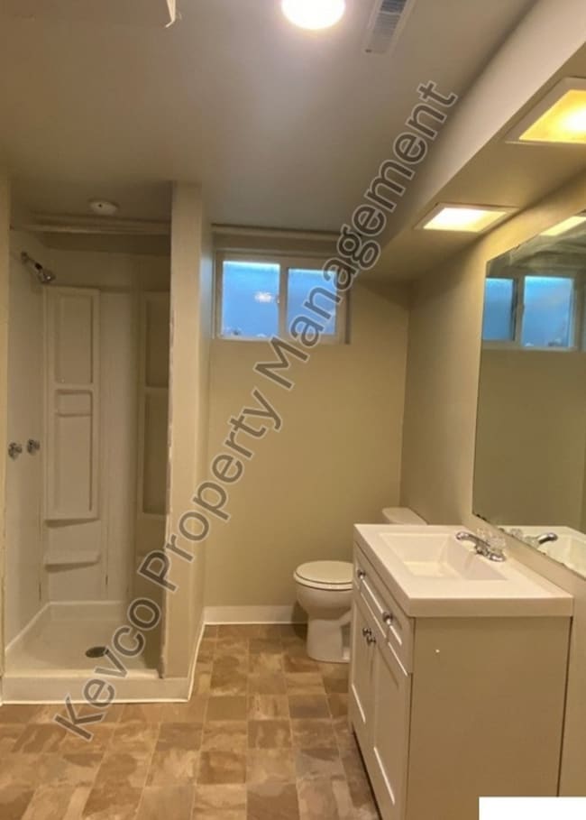 Building Photo - Incredibly Spacious House!