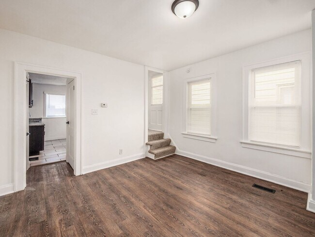 Building Photo - 1359 N 6th St