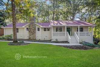 Building Photo - 492 Summit Dr