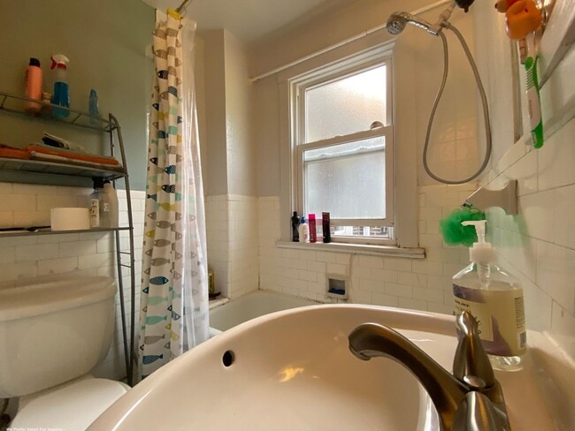 Building Photo - Beautiful Highland Park townhome
