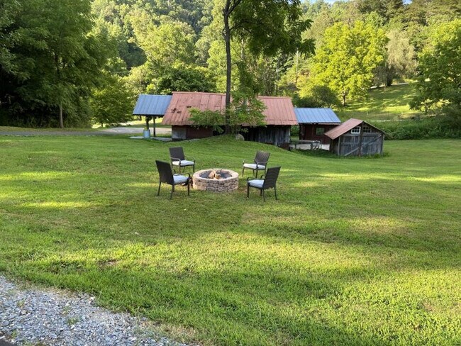 Building Photo - 644 Gladdens Creek Rd