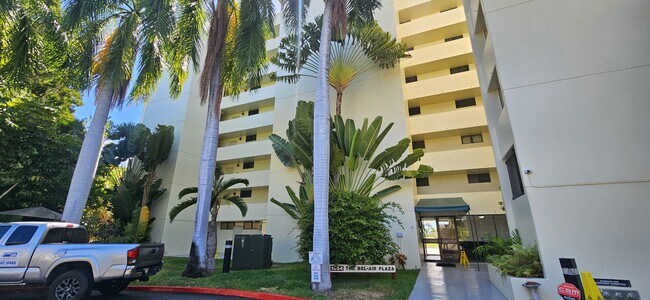 Primary Photo - 1054 Green St