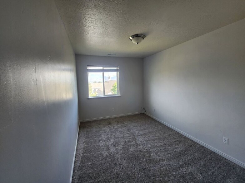 Building Photo - 2034 Churchill Drive